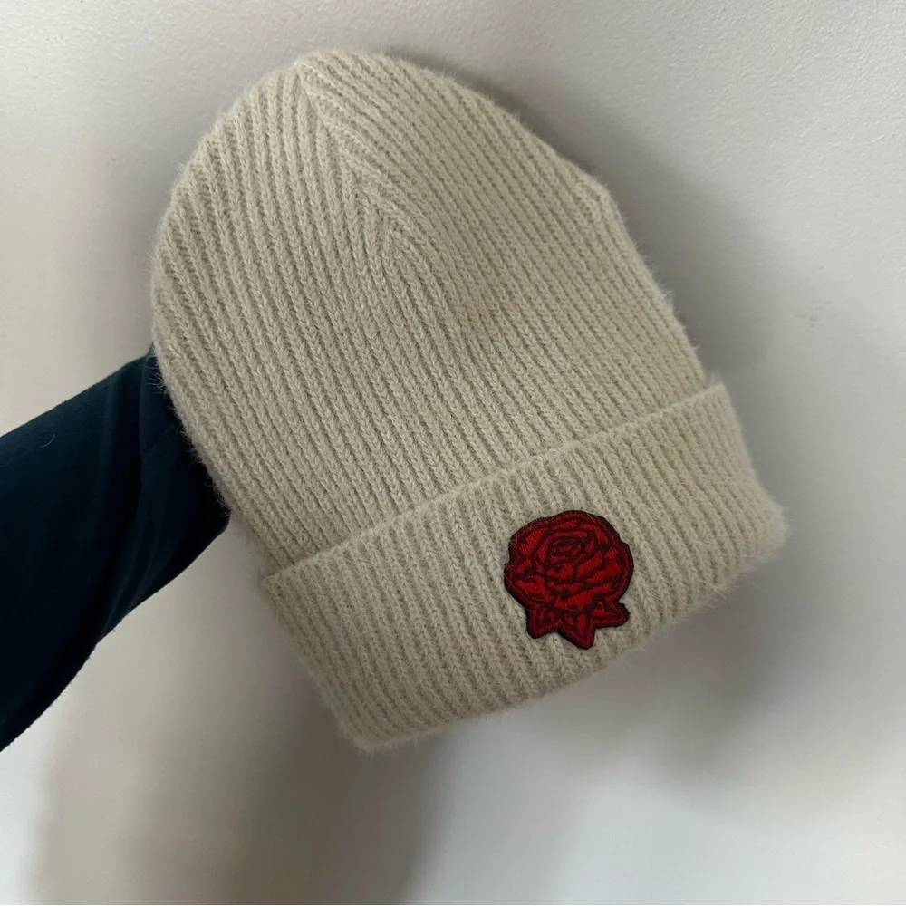 NWT Under Armor Rose Cuffed Beanie